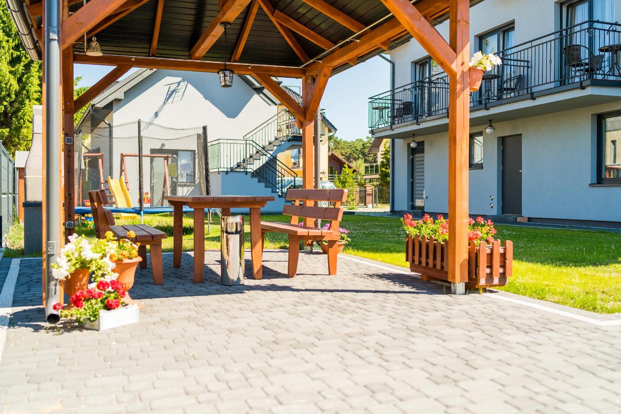 Magnolia Pokoje I Apartamenty Debki Dębki Exterior foto